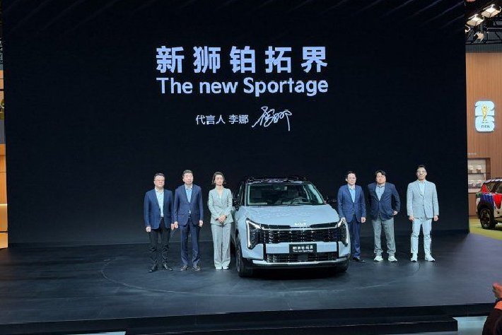 2025广州车展：李娜成新狮铂拓界代言人