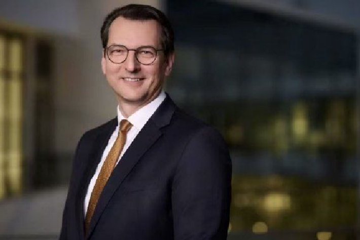 宝马集团新掌门接任官宣 齐普策退休倒计时