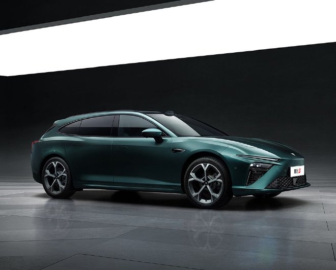 哪吒S增程猎装开启预售，预售价17.59万元起