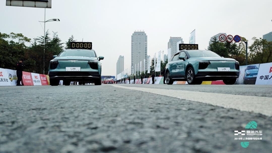 爱驰U5担任引领车和计时车