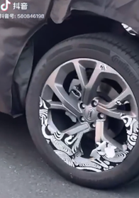 观致要推中型SUV？ 重度伪装谍照曝光