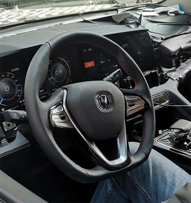 长安CS75 PLUS内饰谍照曝光 更有设计感