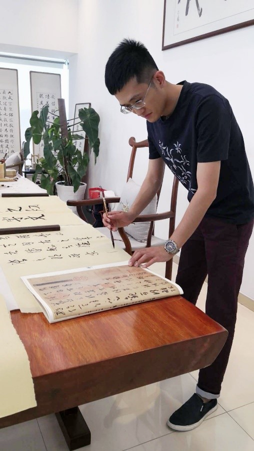 积极响应国家政策 红旗官降让利于民