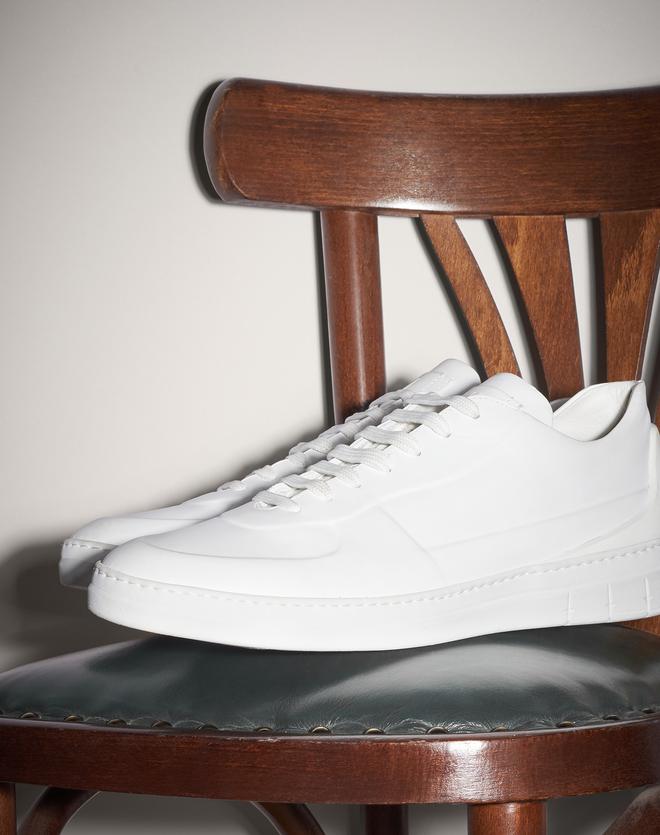 《风度men’s uno》携手英伦豪车品牌捷豹和路虎品牌，以及顶奢生活方式代表品牌 dunhill打造私人定制生活沙龙