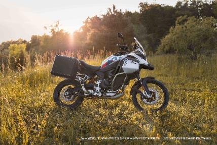 GS家族多款新品齐聚，全新复古车系R 12双车上市