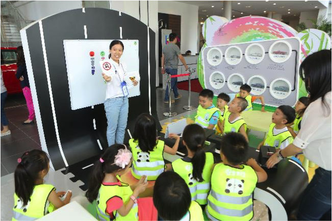 梅赛德斯-奔驰“安全童行”的坚守与创新