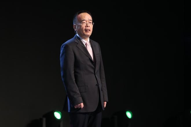 三轮厮杀 吉利汽车领克01荣获寰球汽车2017年度车大奖