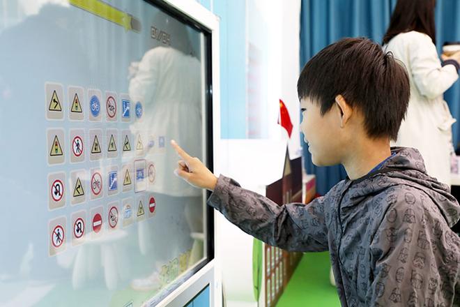 梅赛德斯-奔驰“安全童行”的坚守与创新