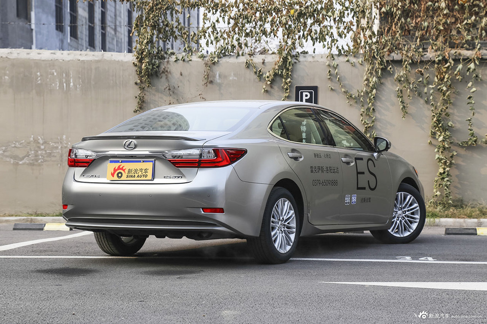 2015款雷克萨斯ES 2.0L自动200舒适版