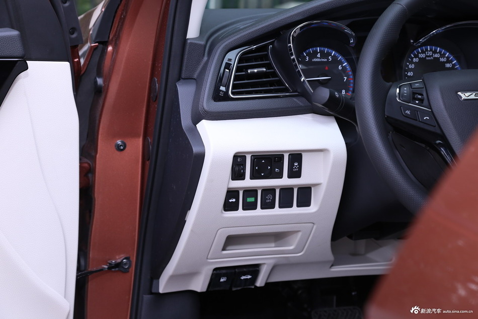 2018款启辰D60 1.6L自动智联豪华版 