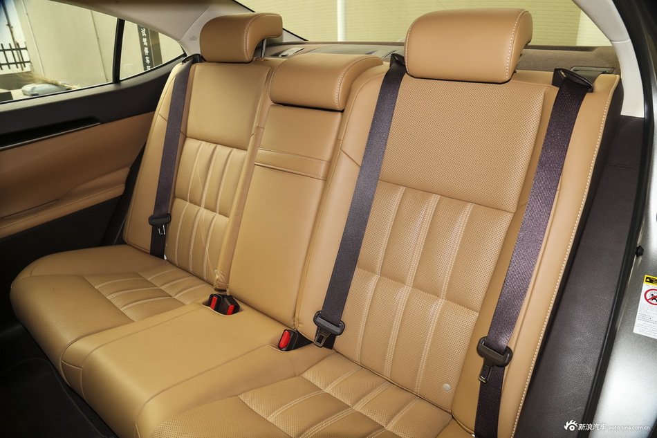 2015款雷克萨斯ES 2.0L自动200舒适版