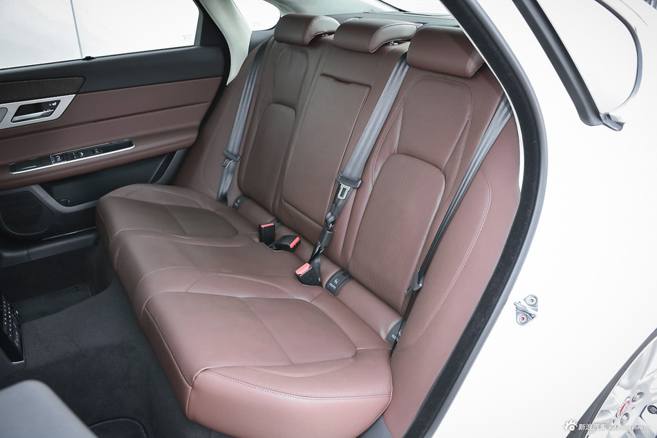 实拍|新款捷豹XFL 2.0T高功率版 换装新发动机 