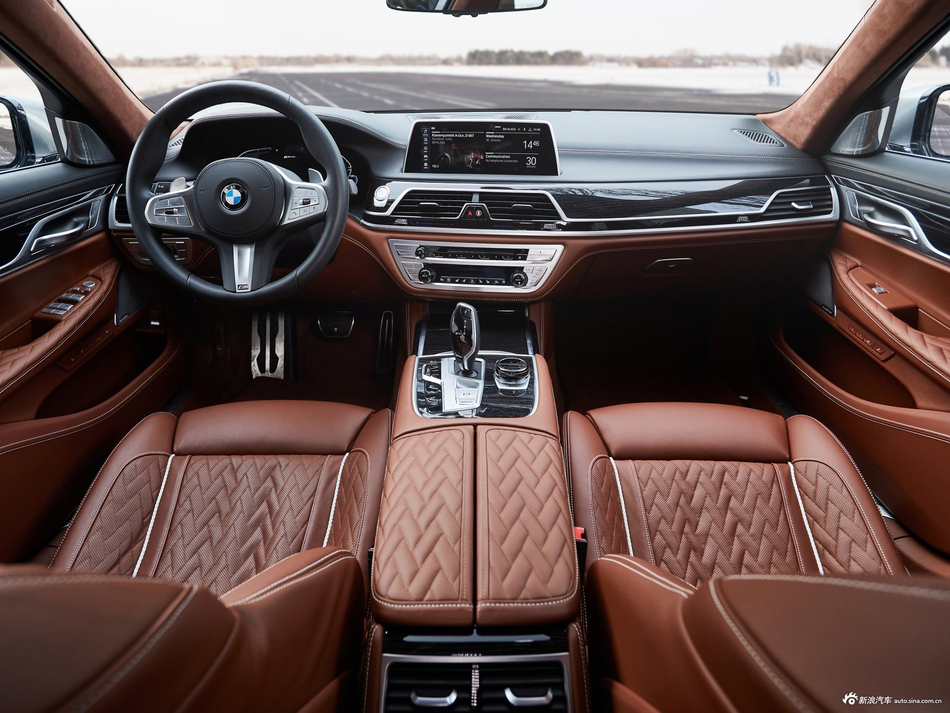 换装史上最大鼻孔 宝马7系插电混动版