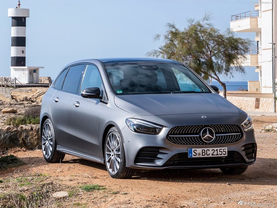 内饰更前卫，外型更流畅，奔驰B级