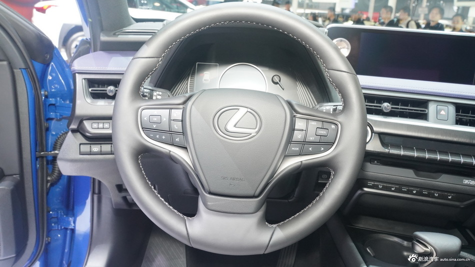 2018成都车展实拍：雷克萨斯UX