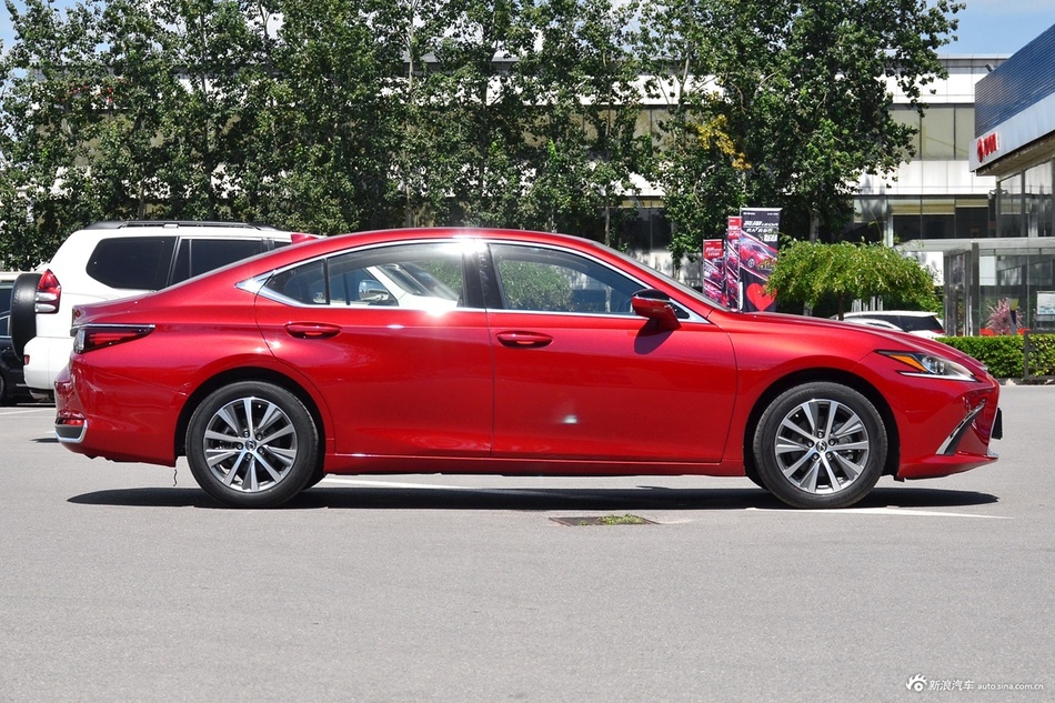 2018款雷克萨斯ES 2.0L自动200豪华版