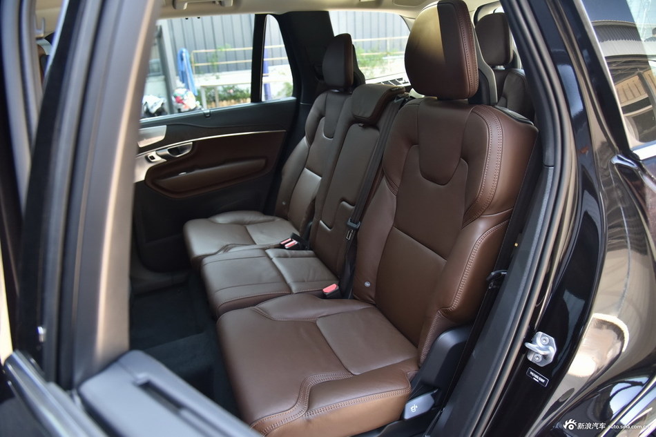2020款沃尔沃XC90 T6智尊豪华版7座