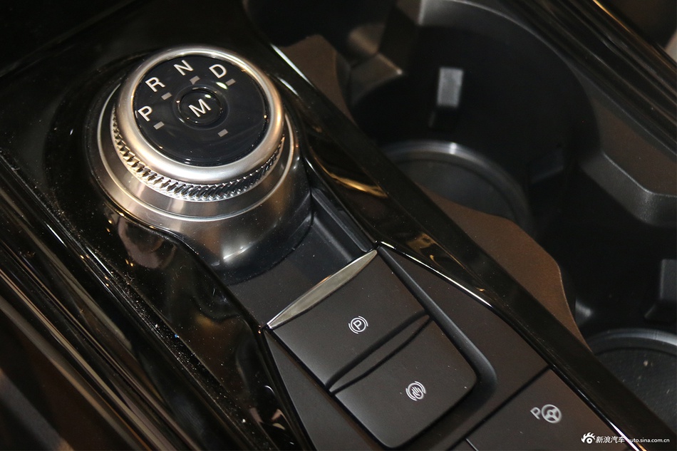  2020款福特探险者EcoBoost 285 四驱顶配型