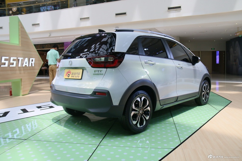 双重外形 要运动也要跨界 Honda FIT