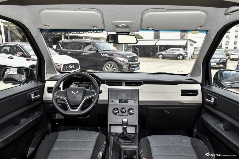 2019款五菱宏光PLUS 1.5T 手动舒适型7座