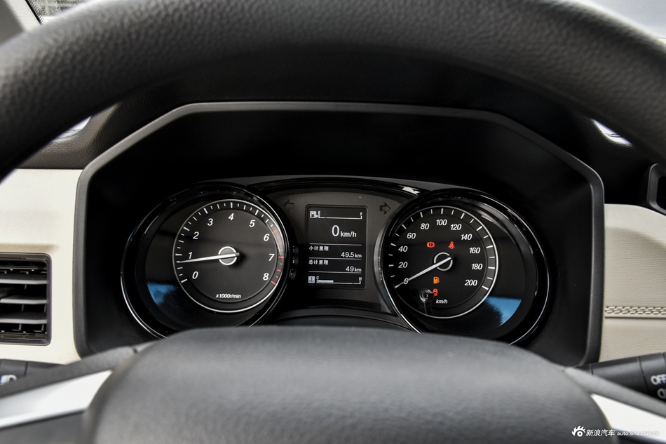 2019款五菱宏光PLUS 1.5T 手动舒适型7座