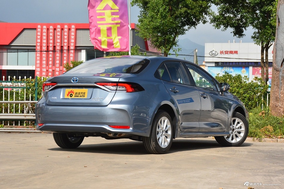 2021款卡罗拉双擎1.8L E-CVT精英版