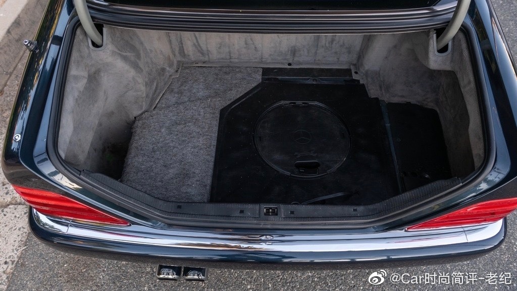 1996年奔驰S600双门轿车，该车目前的里程表显示157085英里