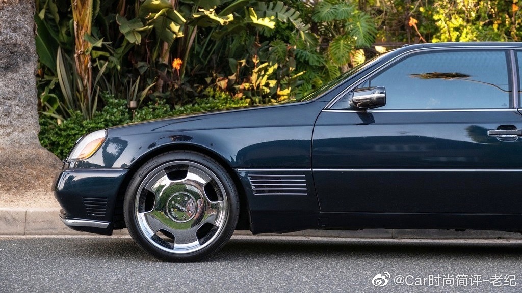 1996年奔驰S600双门轿车，该车目前的里程表显示157085英里