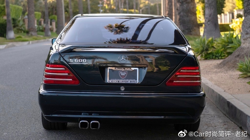 1996年奔驰S600双门轿车，该车目前的里程表显示157085英里