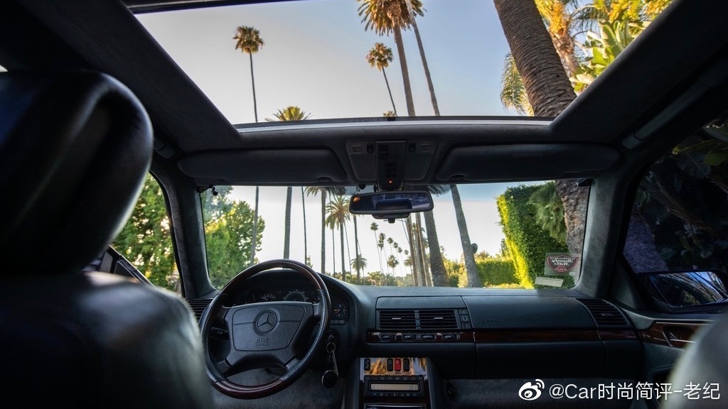 1996年奔驰S600双门轿车，该车目前的里程表显示157085英里