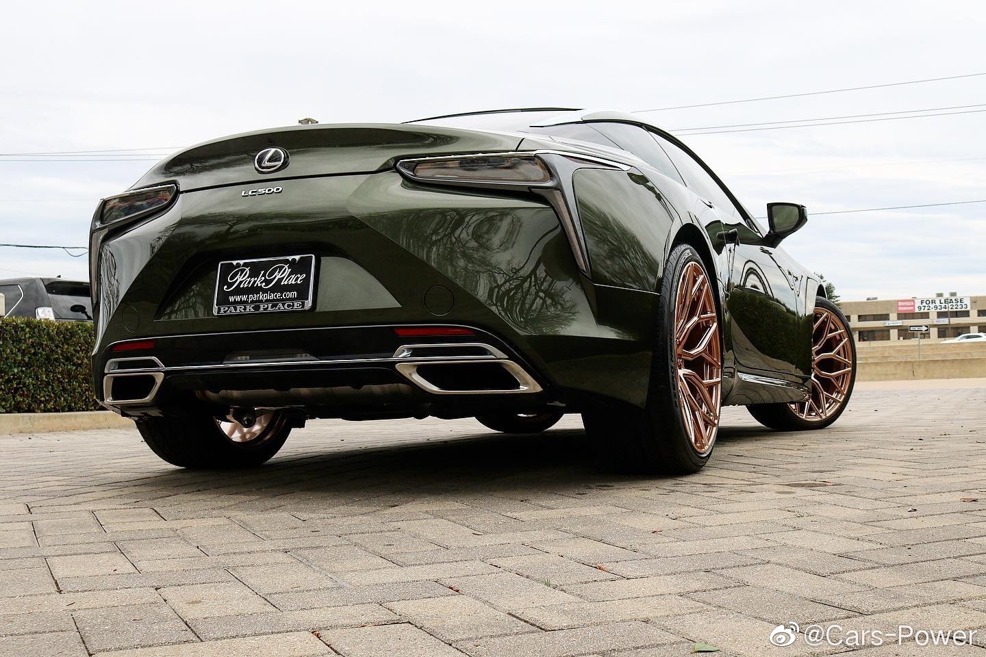 雷克萨斯LC500灵感限量版 黛青云母涂装搭配22寸Vossen轮毂