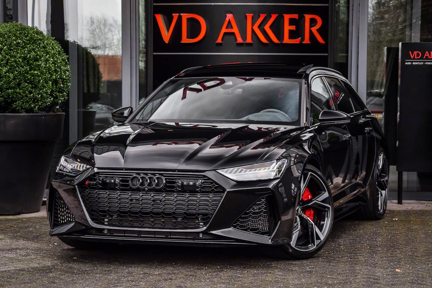 头一次奥迪A6 avant 和新奥迪RS6放在一起！看出区别了吗？