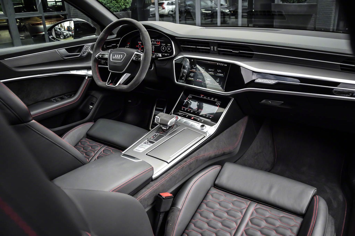 头一次奥迪A6 avant 和新奥迪RS6放在一起！看出区别了吗？