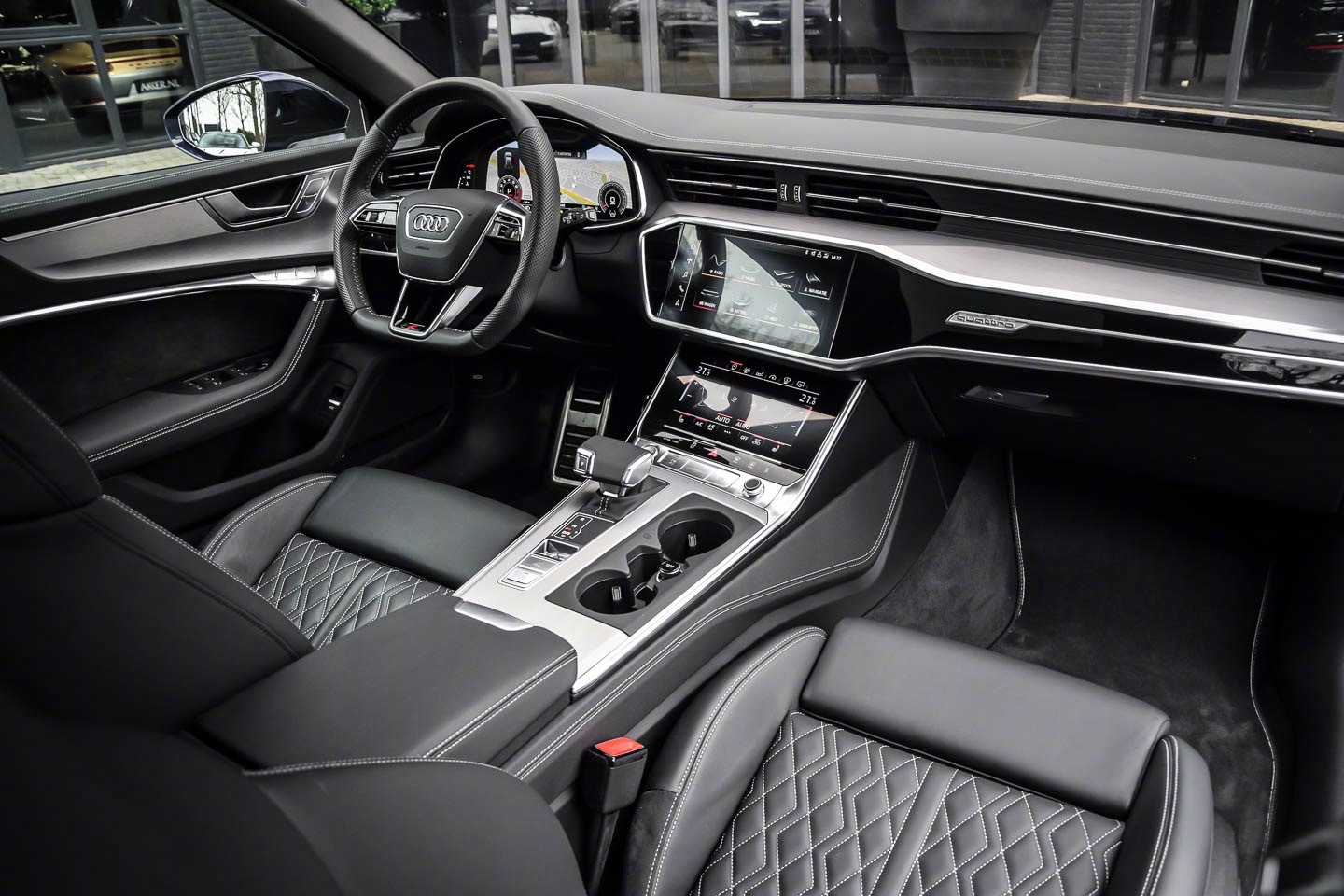 头一次奥迪A6 avant 和新奥迪RS6放在一起！看出区别了吗？