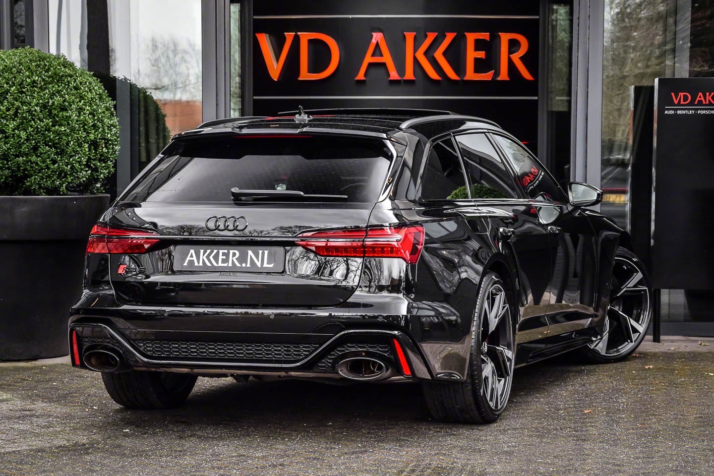 头一次奥迪A6 avant 和新奥迪RS6放在一起！看出区别了吗？