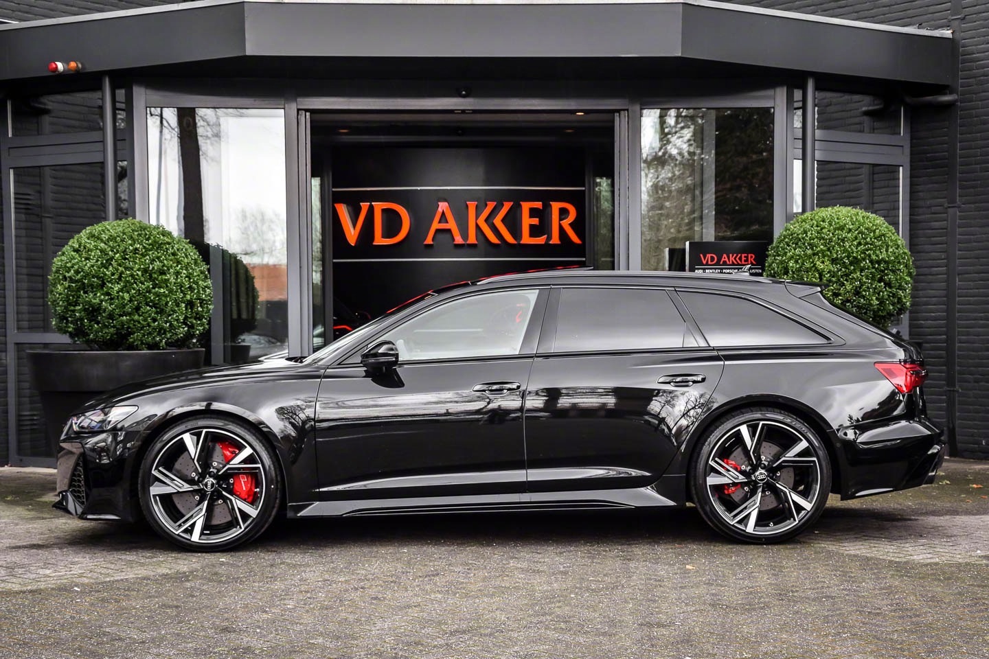 头一次奥迪A6 avant 和新奥迪RS6放在一起！看出区别了吗？