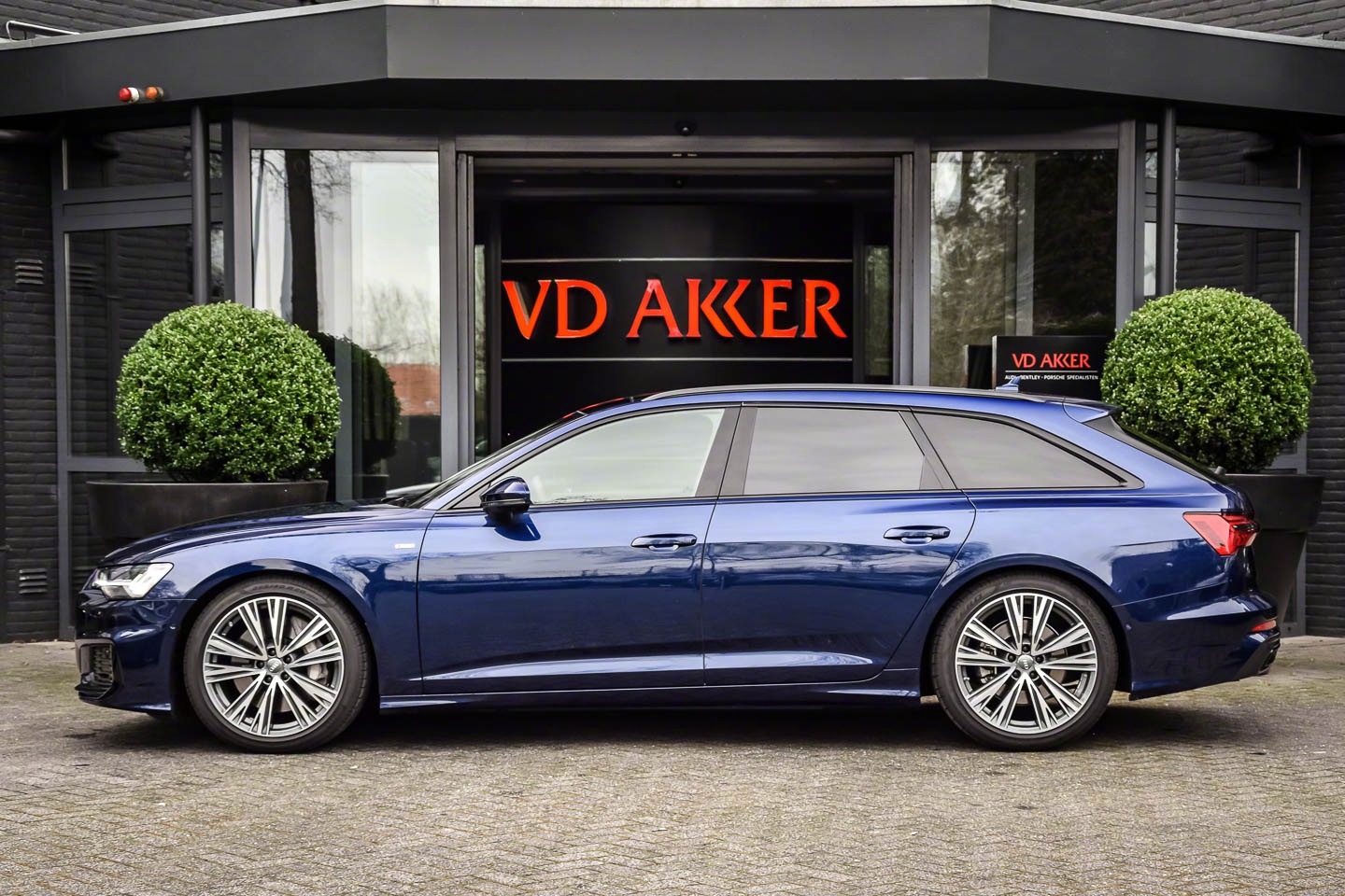 头一次奥迪A6 avant 和新奥迪RS6放在一起！看出区别了吗？