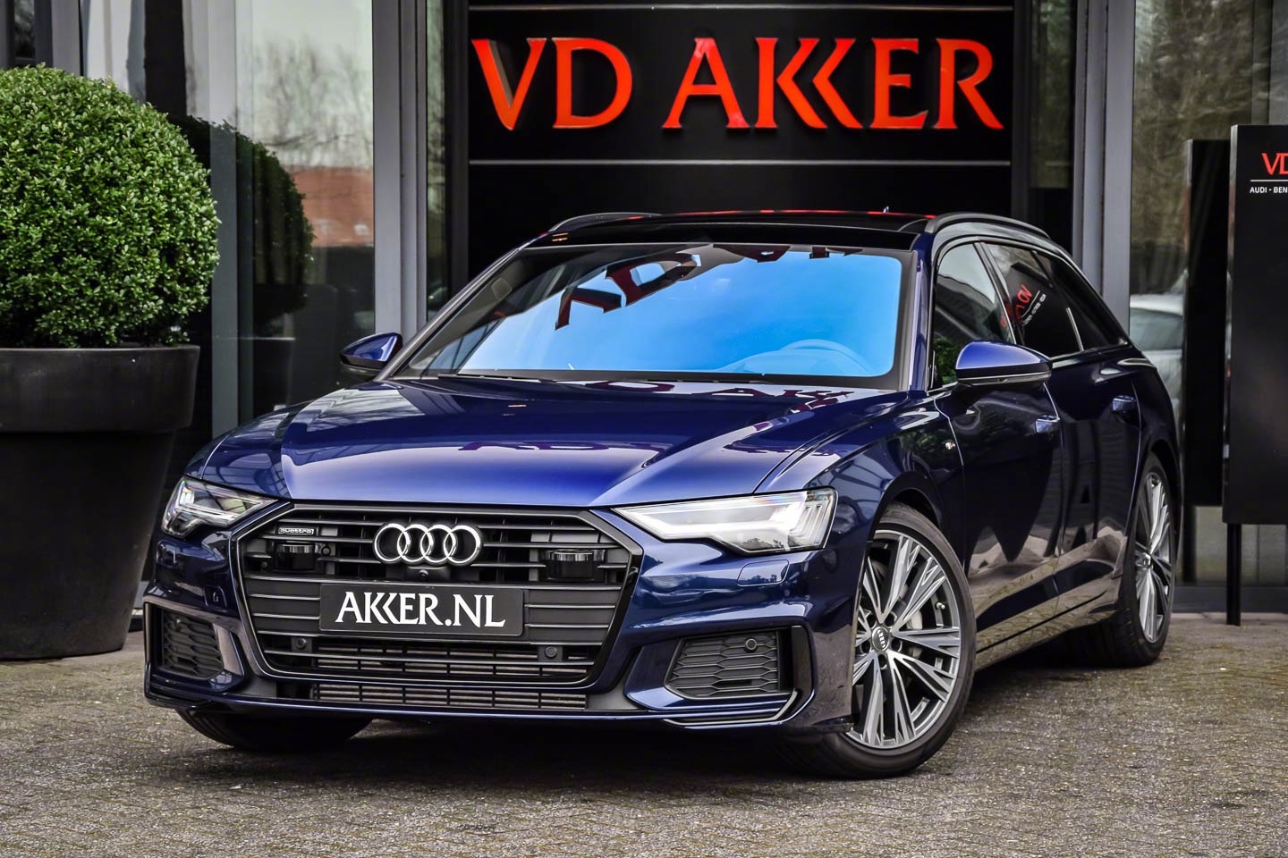 头一次奥迪A6 avant 和新奥迪RS6放在一起！看出区别了吗？