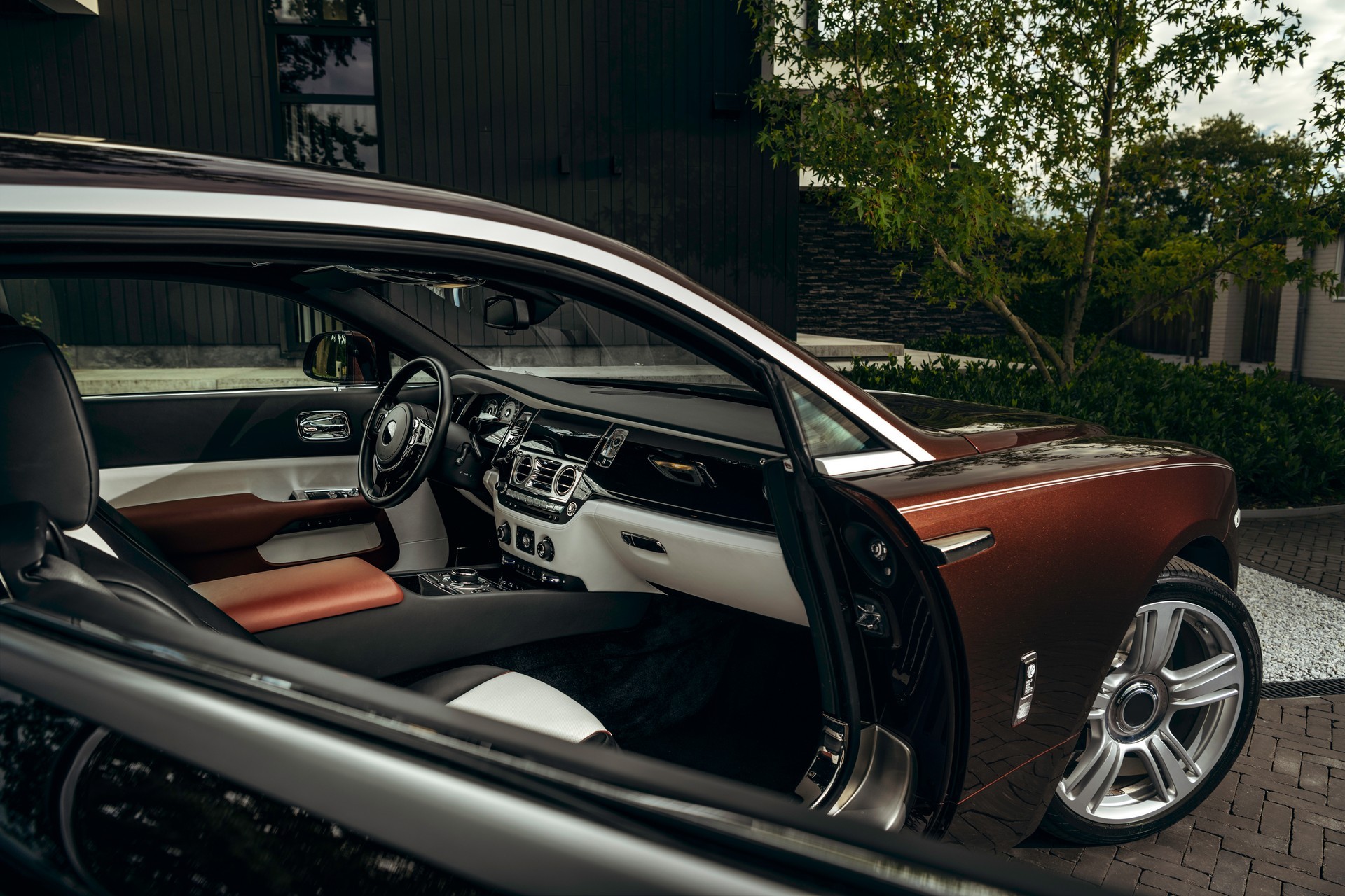 大家还记得之前那辆仅此一辆的基于Wraith劳斯莱斯猎装车吗