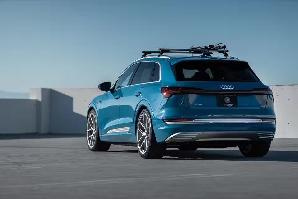 Audi E-Tron X HRE P101SC。换了换新鞋使它在视觉上更加的霸气