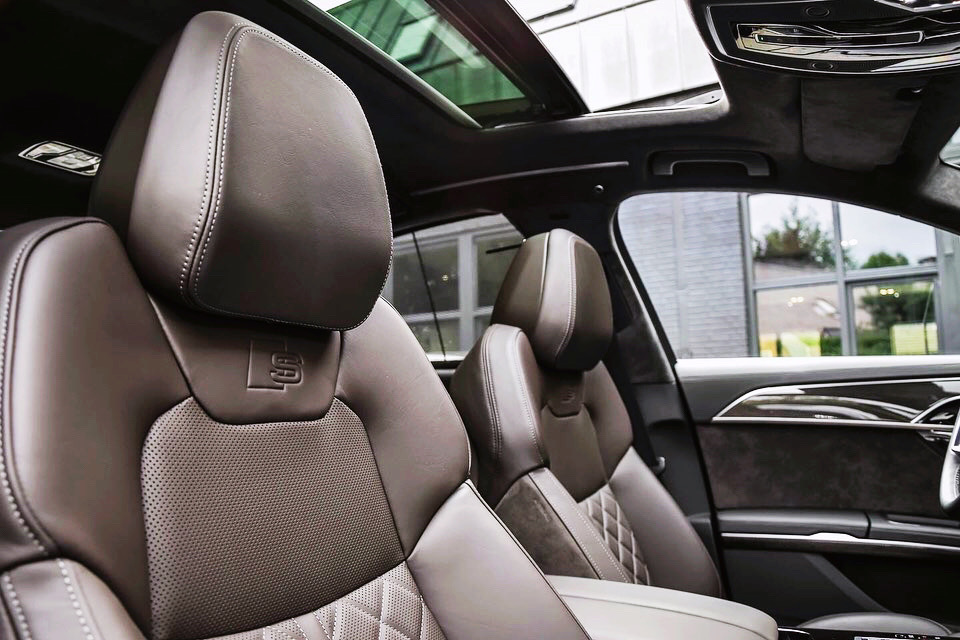 Audi S8来咯 国内还会有加长版 期待么？