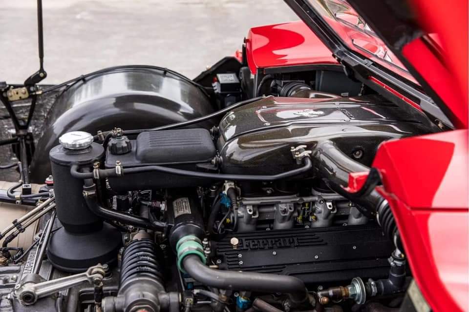 法拉利史上毁誉参半的神车。1996 Ferrari F50。