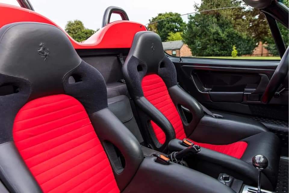 法拉利史上毁誉参半的神车。1996 Ferrari F50。