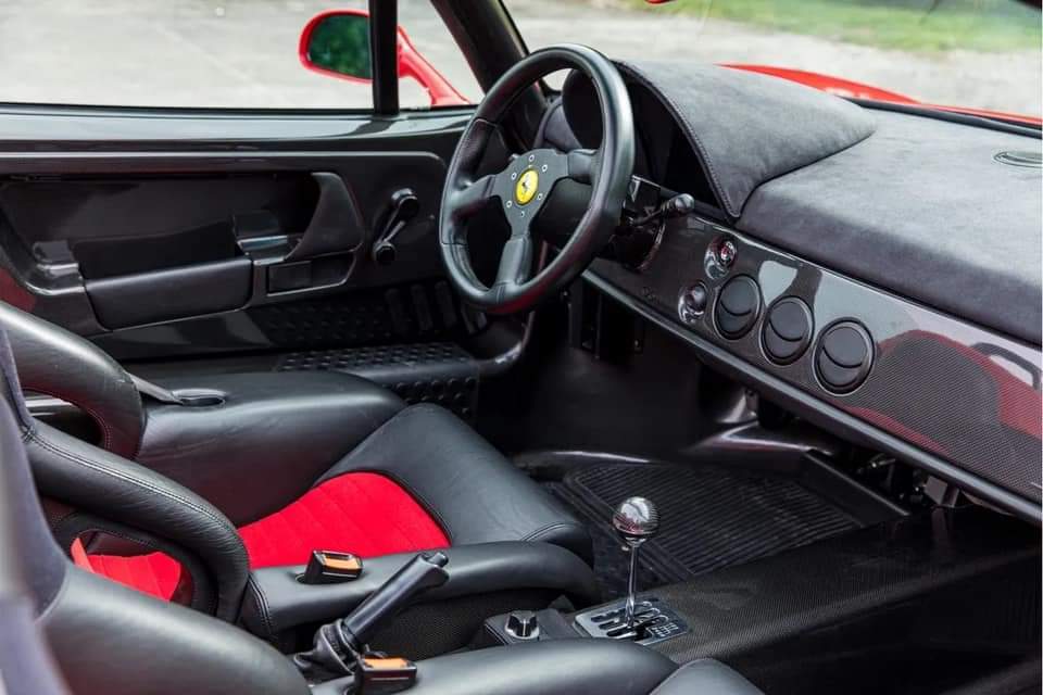 法拉利史上毁誉参半的神车。1996 Ferrari F50。