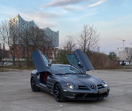 两台奔驰超跑 鸥翼门和蝴蝶门 鸥翼感觉更漂亮