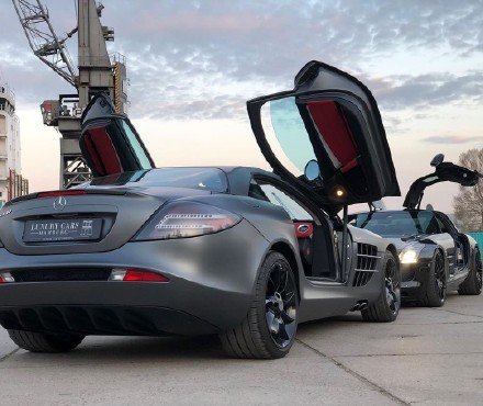 两台奔驰超跑鸥翼门和蝴蝶门鸥翼感觉更漂亮