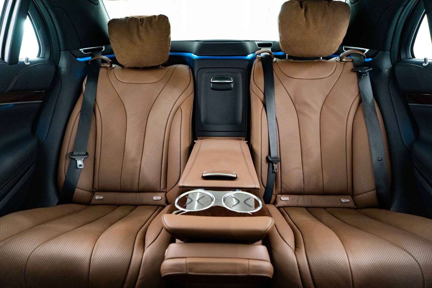 奔驰S320L欣赏一下，三道杠的大灯一直都比较好看