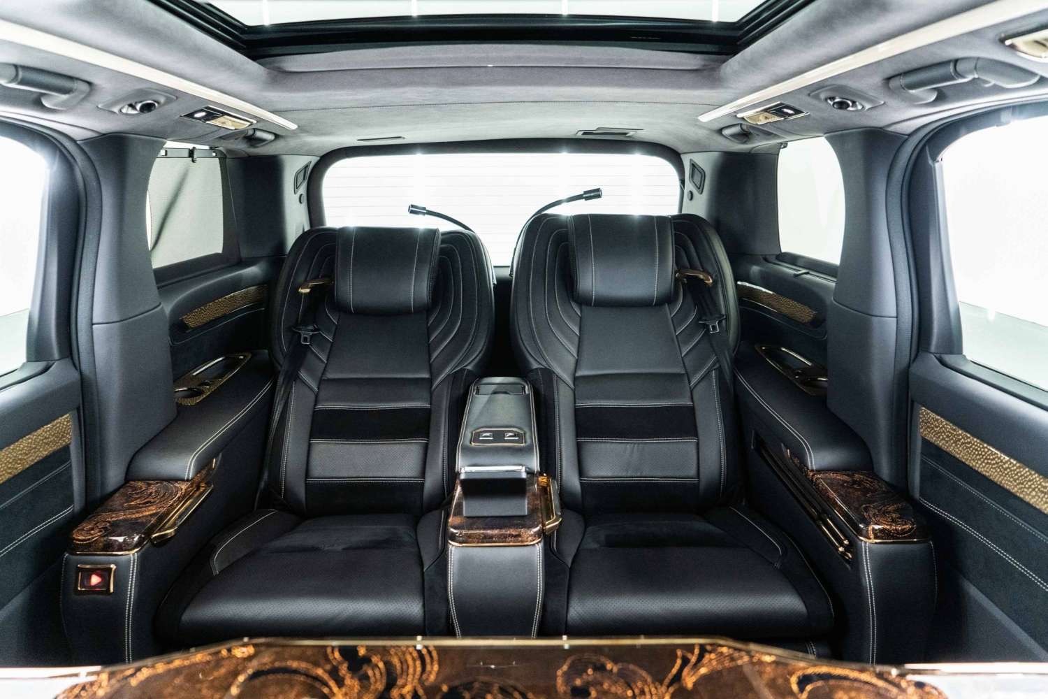 丰田埃尔法 蒙娜丽莎版欣赏一下