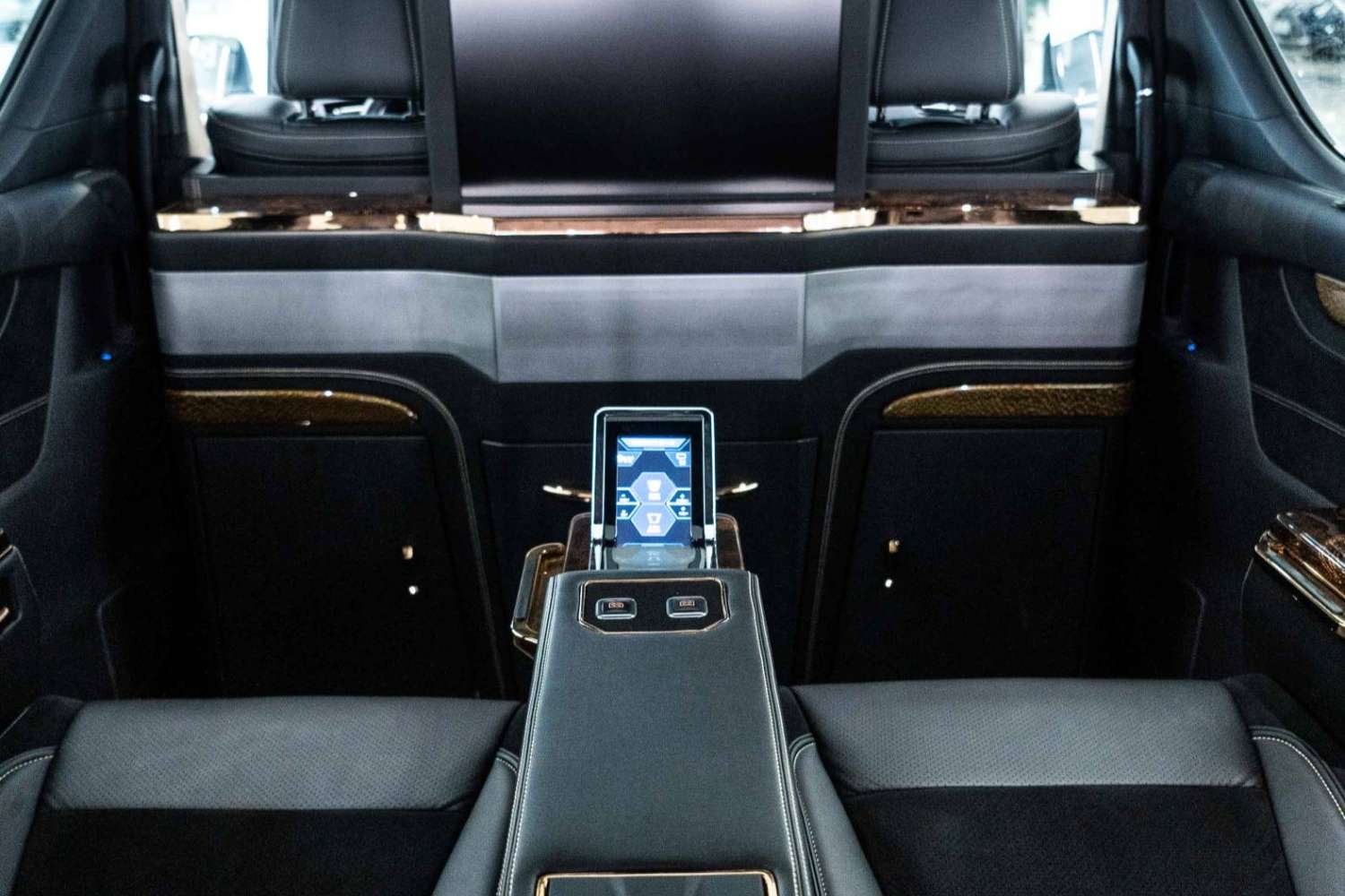 丰田埃尔法 蒙娜丽莎版欣赏一下