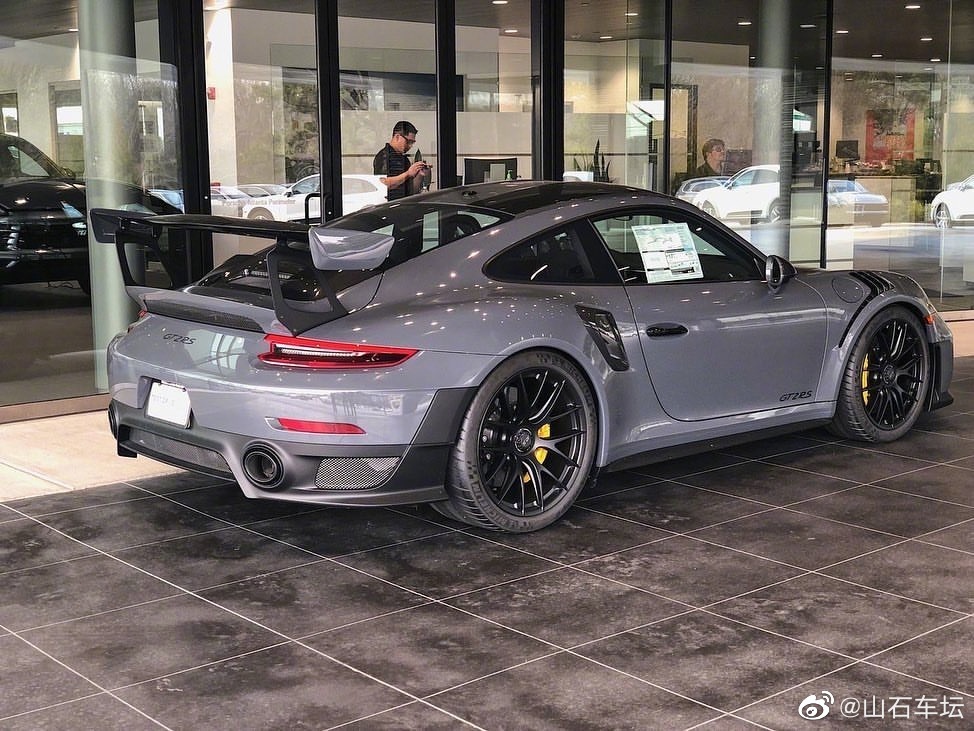 保时捷911GT2 RS水泥灰配色战斗力太强